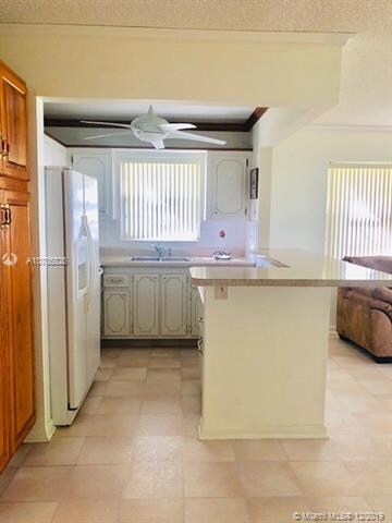 316 Camden M unit 316, West Palm Beach, FL 33417 - photo 6