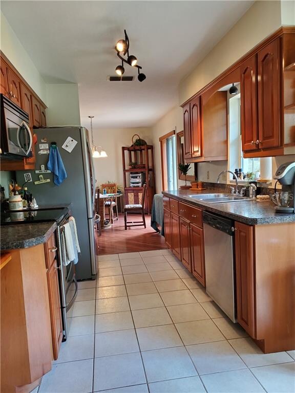 Spacious updated kitchen with Nook