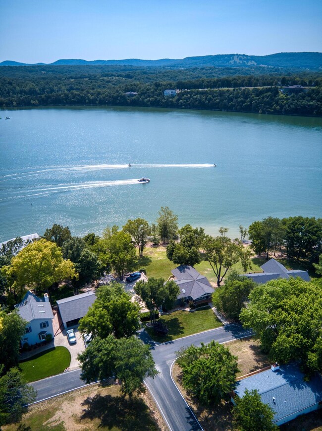 4_DJI_0594__sRGB-Lakeside LoRes