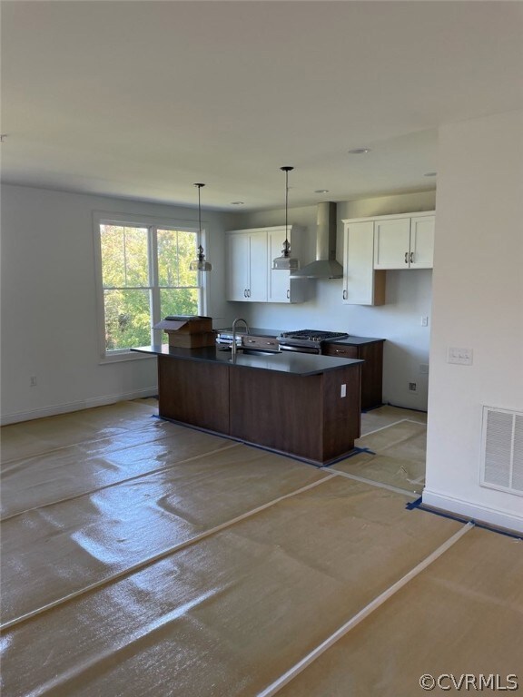 Photo taken of actual home! Quick move-in!