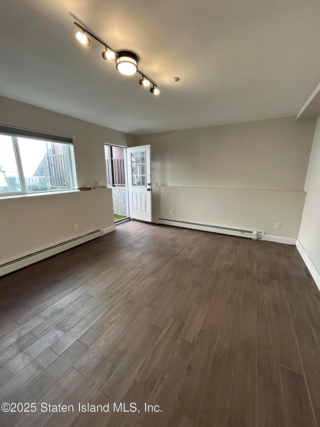 226 Edgegrove Ave unit 1, Staten Island, NY 10312 - photo 5