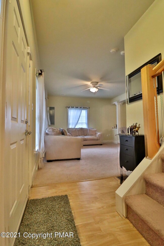 9671 Stony Hollow Dr, Tobyhanna, PA 18466 - photo 4