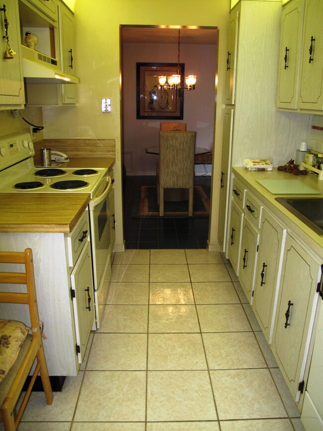 Kitchen and appliances (3)
