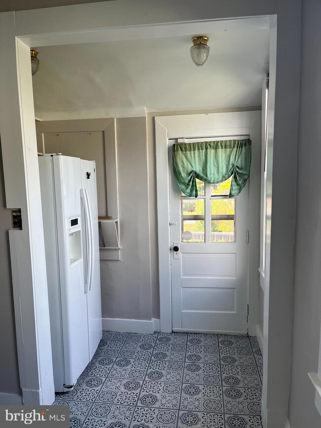 5218 Catalpha Rd, Baltimore, MD 21214 - photo 7