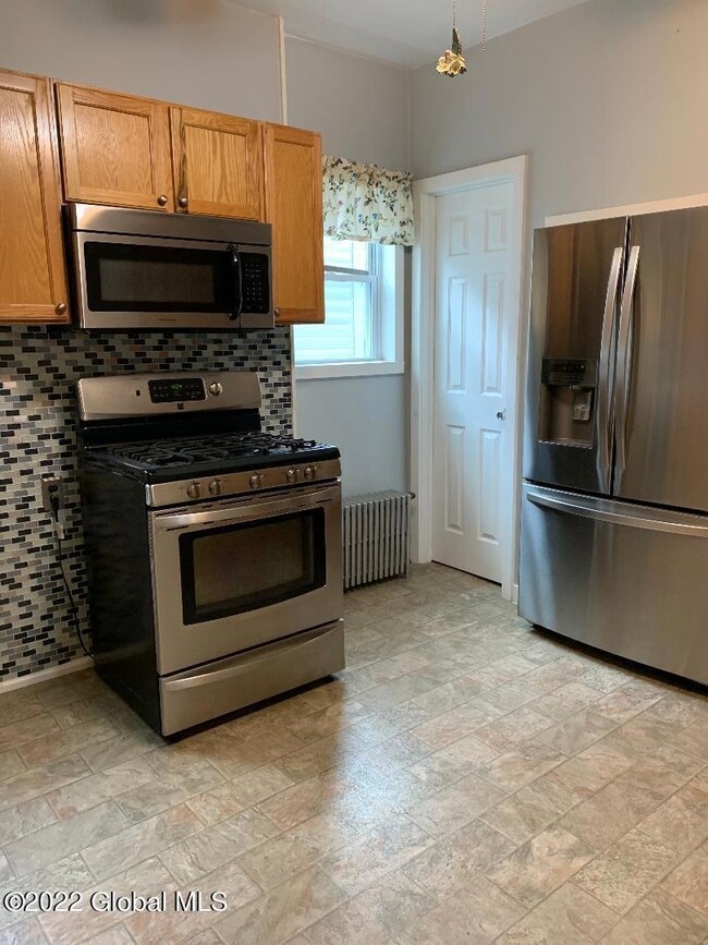 1818_Jerome_Ave_kitchen3