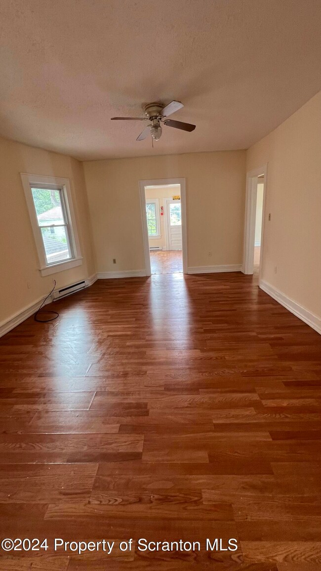 904 Ash St unit 2nd Floor, Scranton, PA 18510 - photo 4