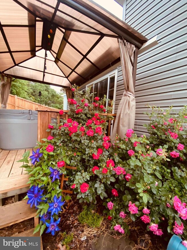 250 Freight Car Cir, Bunker Hill, WV 25413 - photo 6