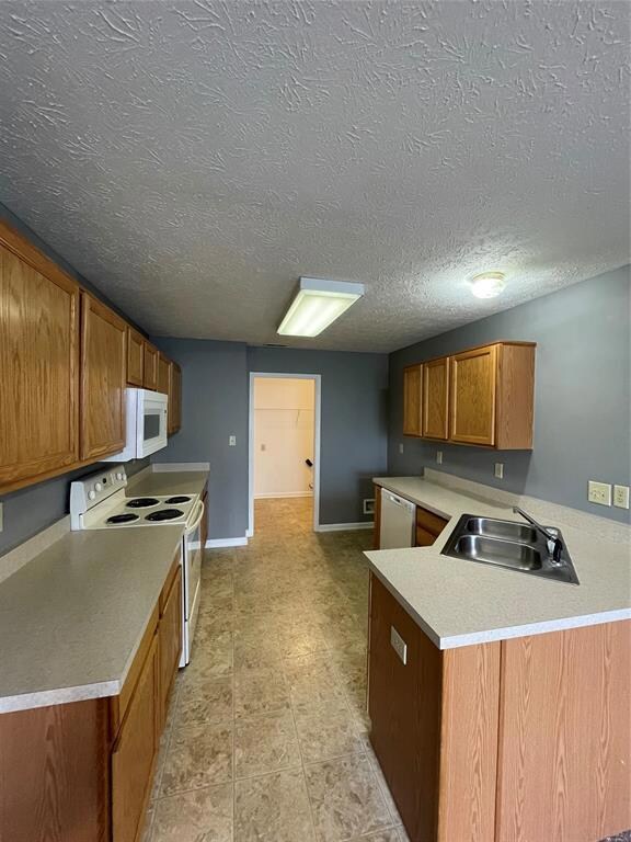 634 Pine Lake Dr, Greenwood, IN 46143 - photo 7