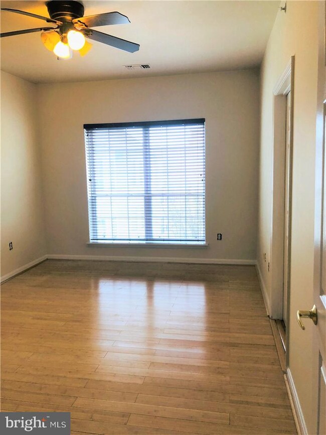 4561 Strutfield Ln unit 3417, Alexandria, VA 22311 - photo 4