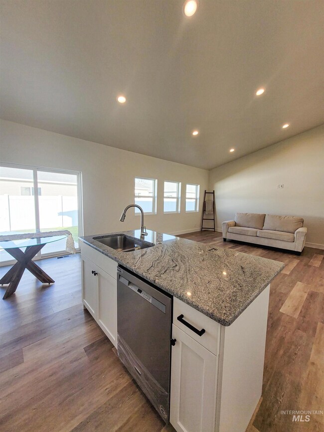 2440 Dorchester Ave, Burley, ID 83318 - photo 6