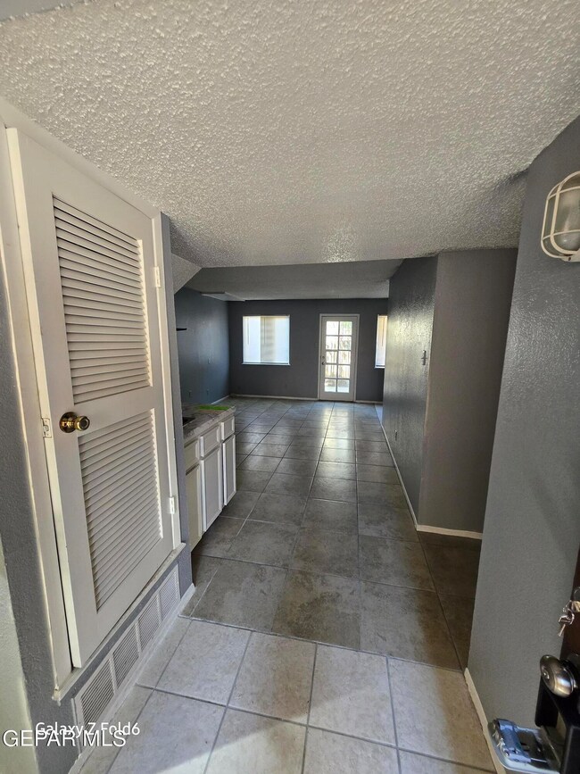 11209 Campestre Ln unit B, El Paso, TX 79936 - photo 2