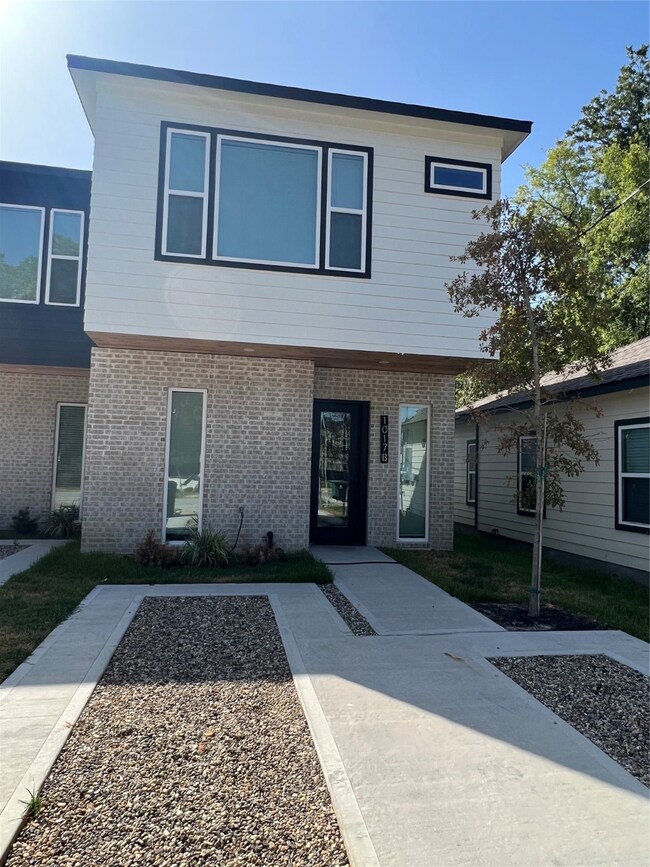 1017 Calvin Ave unit B, Houston, TX 77088 - photo 3
