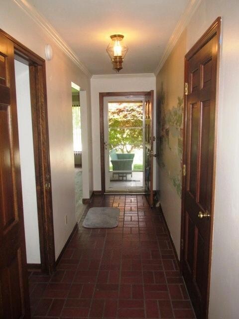 1858 Balsamridge Rd, Columbus, OH 43229 - photo 2