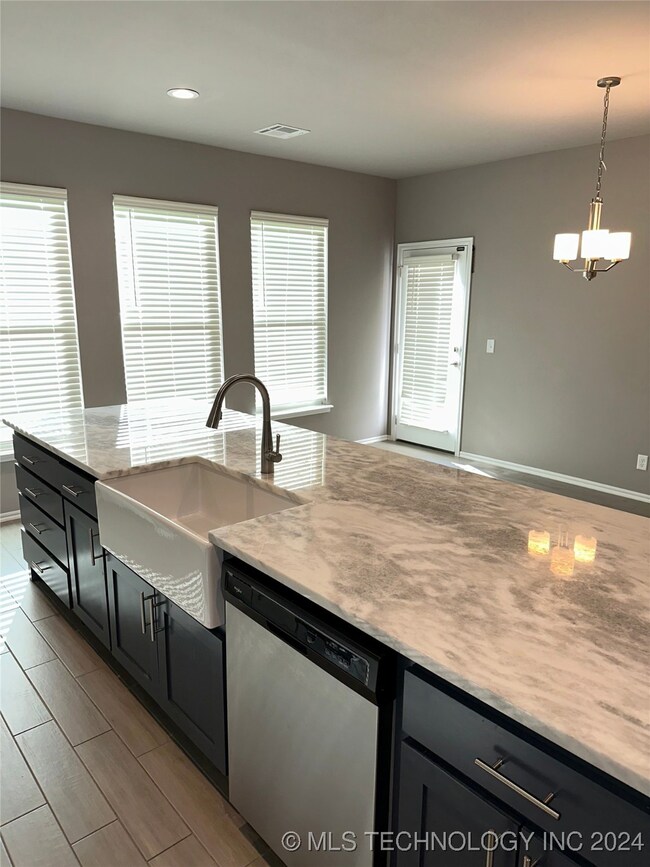 7215 S Walnut Cir, Broken Arrow, OK 74011 - photo 5