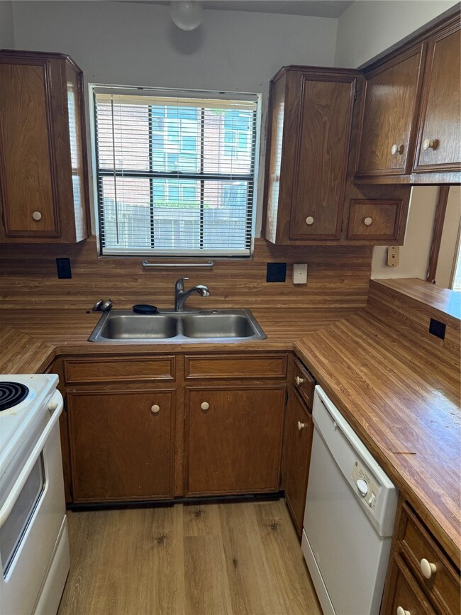 1107 Wilson Dr unit 1105, Rosenberg, TX 77471 - photo 4