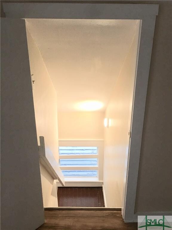 534 E Waldburg St unit upper, Savannah, GA 31401 - photo 5