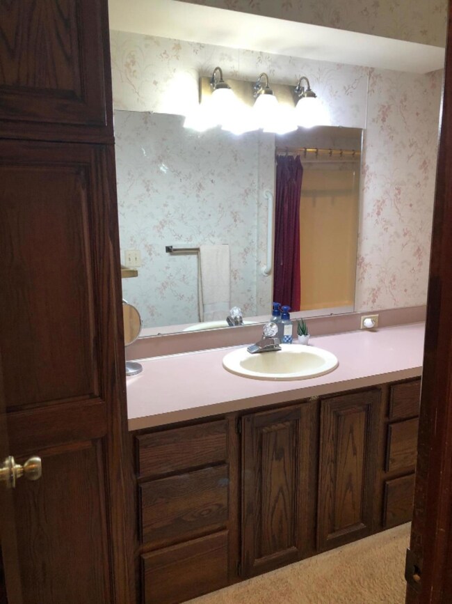 Main level bath