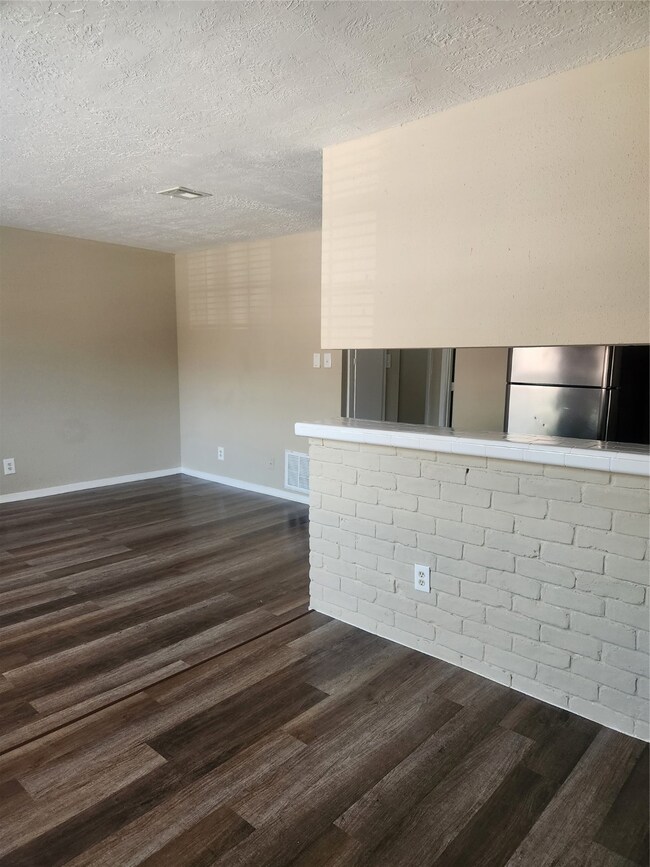 4503 Werner St unit 20, Houston, TX 77022 - photo 2