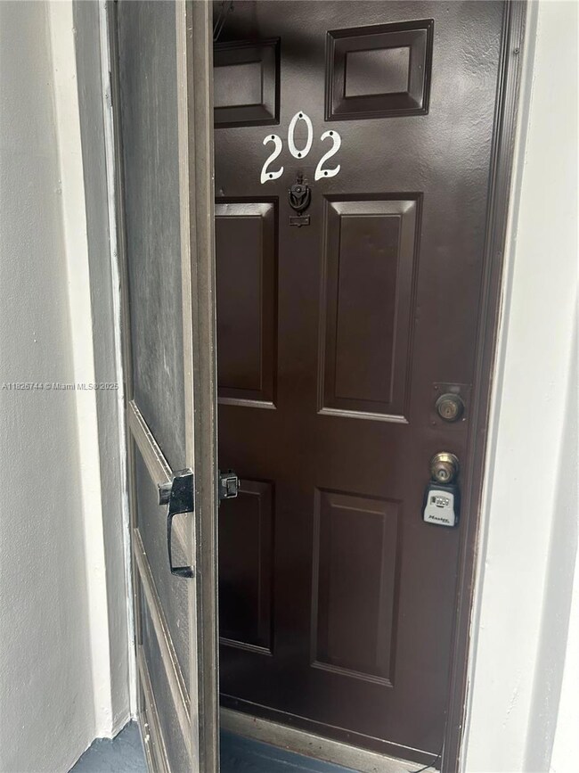 213 Lake Pointe Dr unit 202, Oakland Park, FL 33309 - photo 2