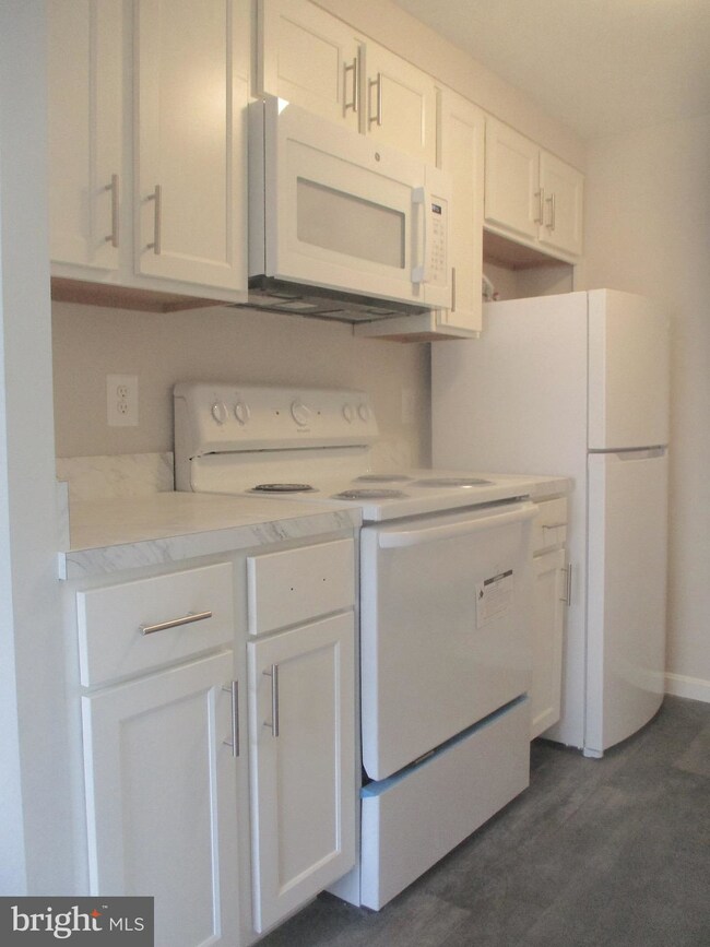 544 Glen Ct unit 31D, Glen Burnie, MD 21061 - photo 3