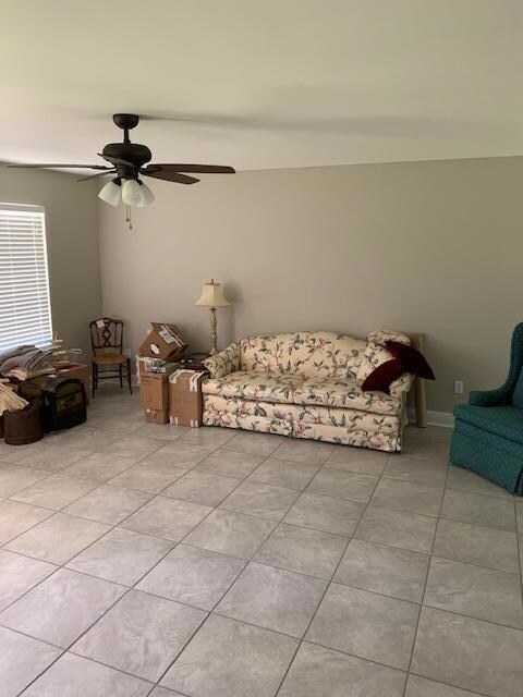 LARGE LIVING ROOM