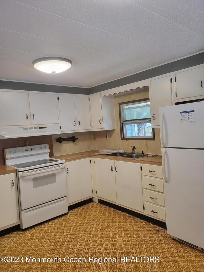 11 Panda Ct - kitchen 1