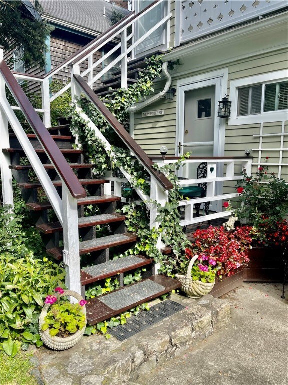 5 Whitwell Place unit A, Newport, RI 02840 - photo 2