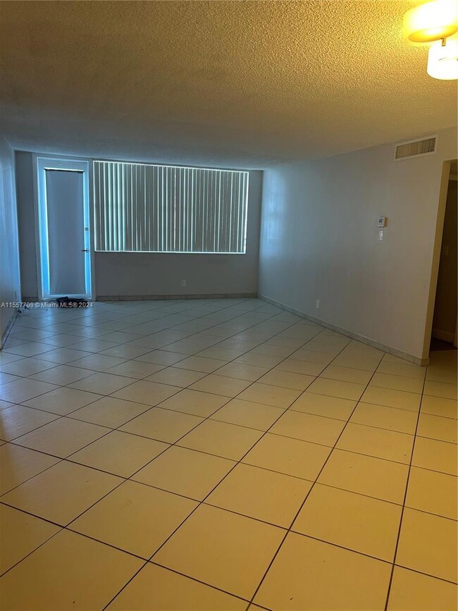 Aquasol unit 14P, Miami Beach, FL 33141 - photo 2