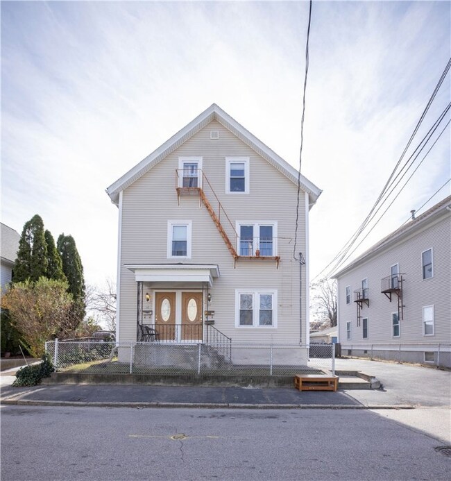 14 Berndt St, Pawtucket, RI 02861 - photo 5