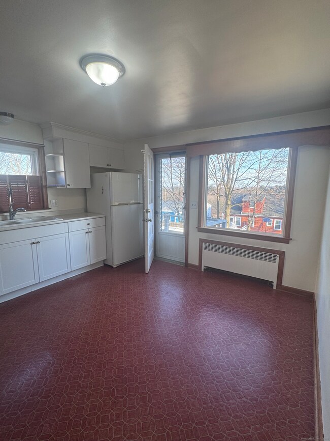 212 Dayton Rd, Bridgeport, CT 06606 - photo 3