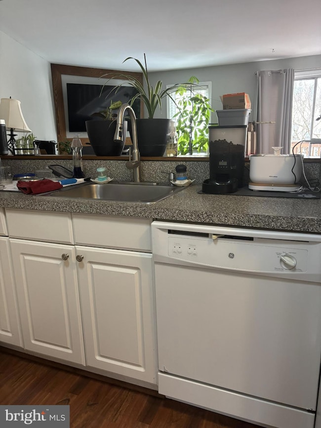 11186 Silentwood Ln, Reston, VA 20191 - photo 4