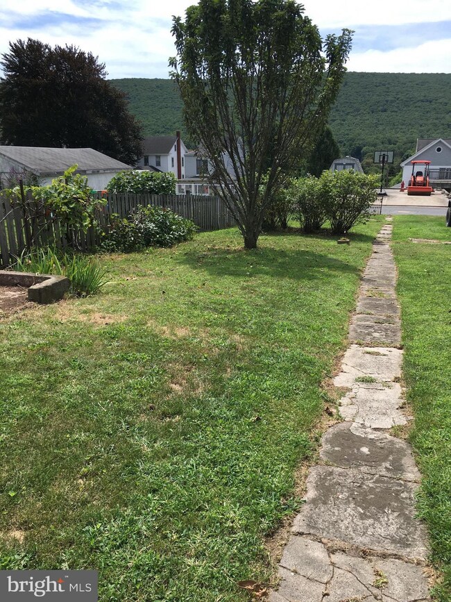 218 E Broad St, Williamstown, PA 17098 - photo 6