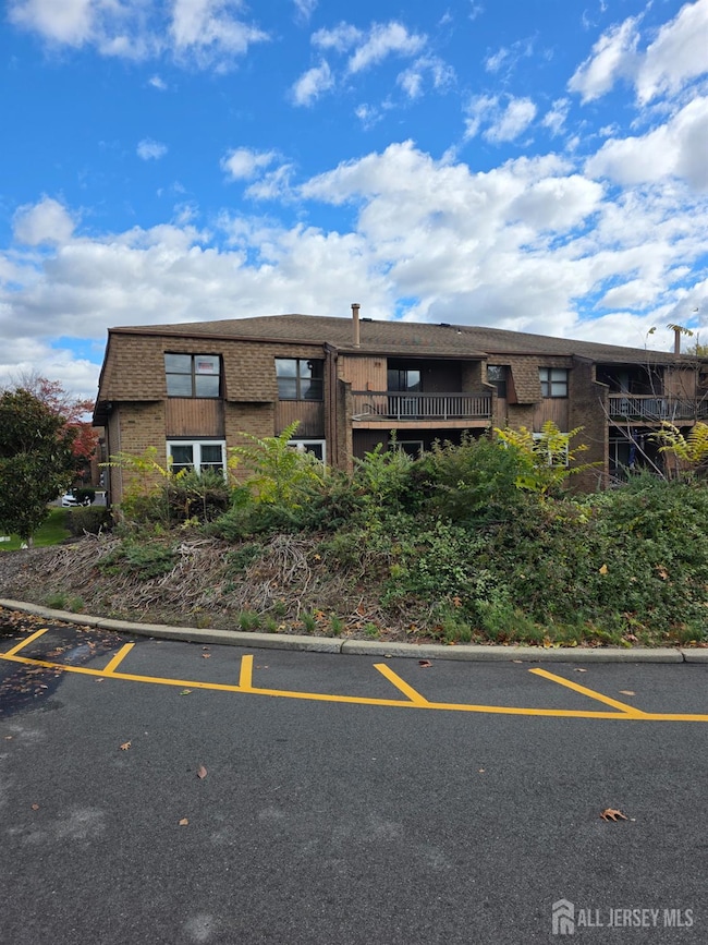 206 Sharon Garden Ct, Woodbridge, NJ 07095 - photo 4