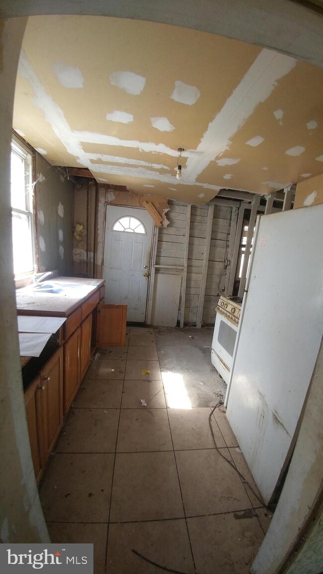 1037 N 25th St, Camden, NJ 08105 - photo 7