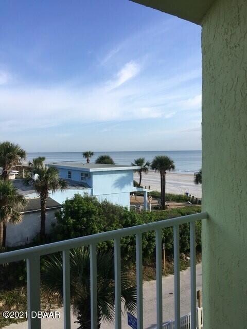 407 balcony view of ocean