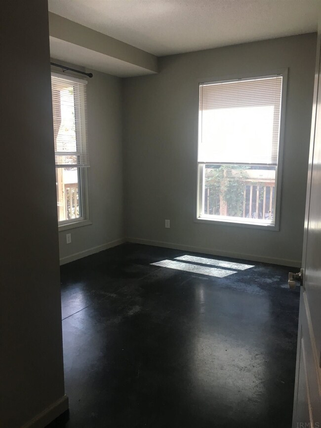 807 N Walnut St unit 4, Bloomington, IN 47404 - photo 4