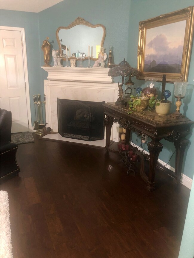 10906 Gulf Bridge Ct, Houston, TX 77075 - photo 4