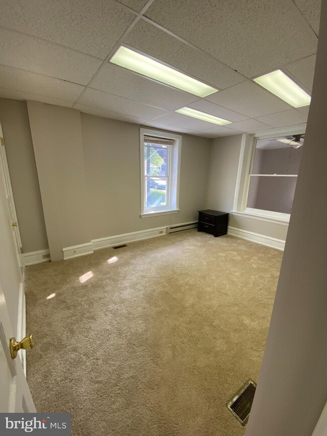 415 E Broad St unit B, Souderton, PA 18964 - photo 3