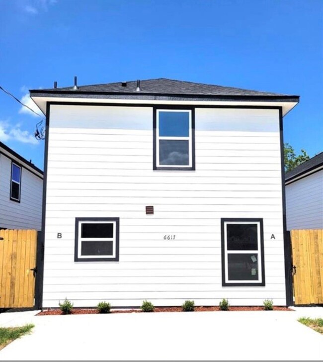 6617 Bacher St unit B, Houston, TX 77028 - photo 2