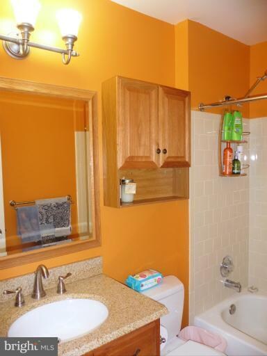 9531 Poplar Leaf Ct, Fairfax, VA 22031 - photo 7