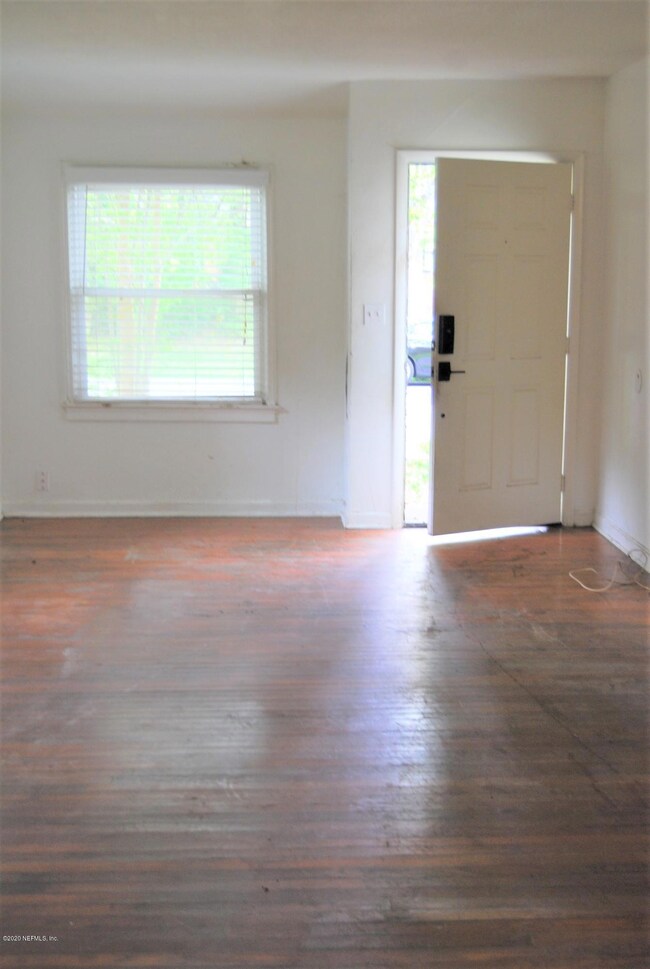 4533 Sunderland Rd, Jacksonville, FL 32210 - photo 4