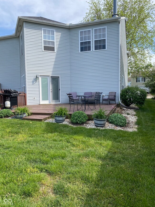 10190 Holly Berry Cir, Fishers, IN 46038 - photo 5