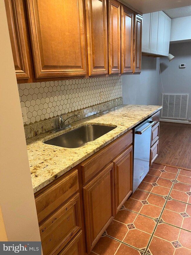 2228 Castle Rock Square unit 12C, Reston, VA 20191 - photo 3