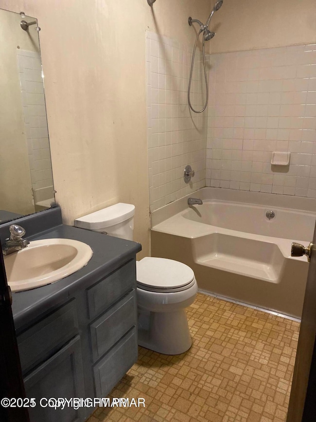 252 Harris St, East Stroudsburg, PA 18301 - photo 4