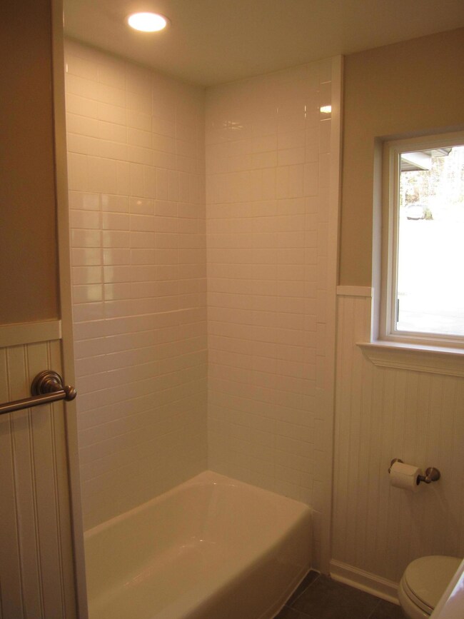 Hallway Bath Tiled Tub/Shower