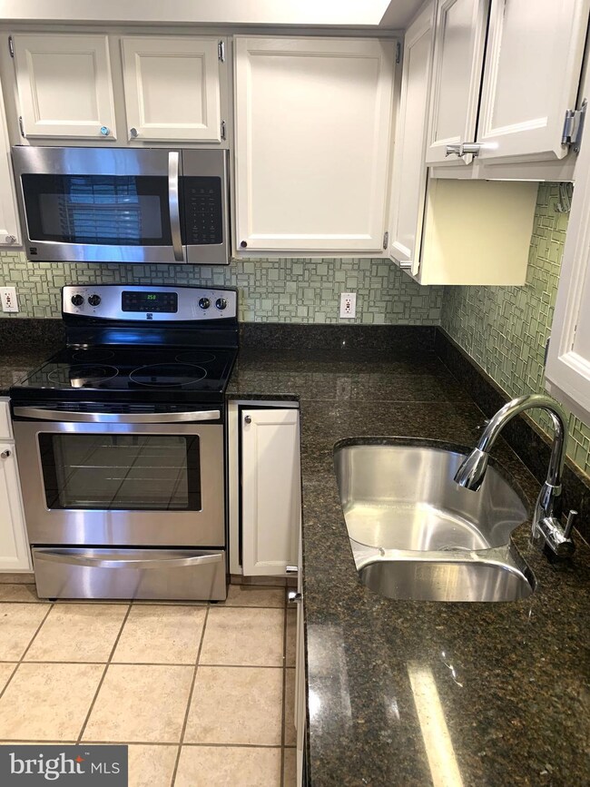 103 Valley Stream Cir unit 103, Chesterbrook, PA 19087 - photo 7