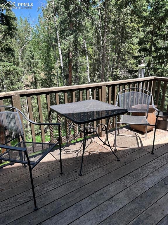 back deck off the living/dining rooms