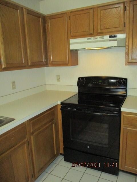 Clean kitchen with plenty of cabinets for your gad