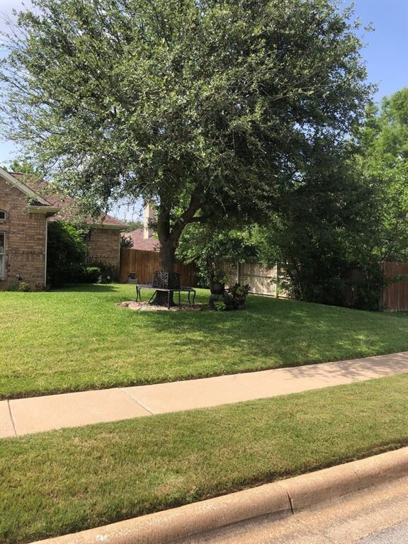 8305 Crystal Ln, North Richland Hills, TX 76182 - photo 3