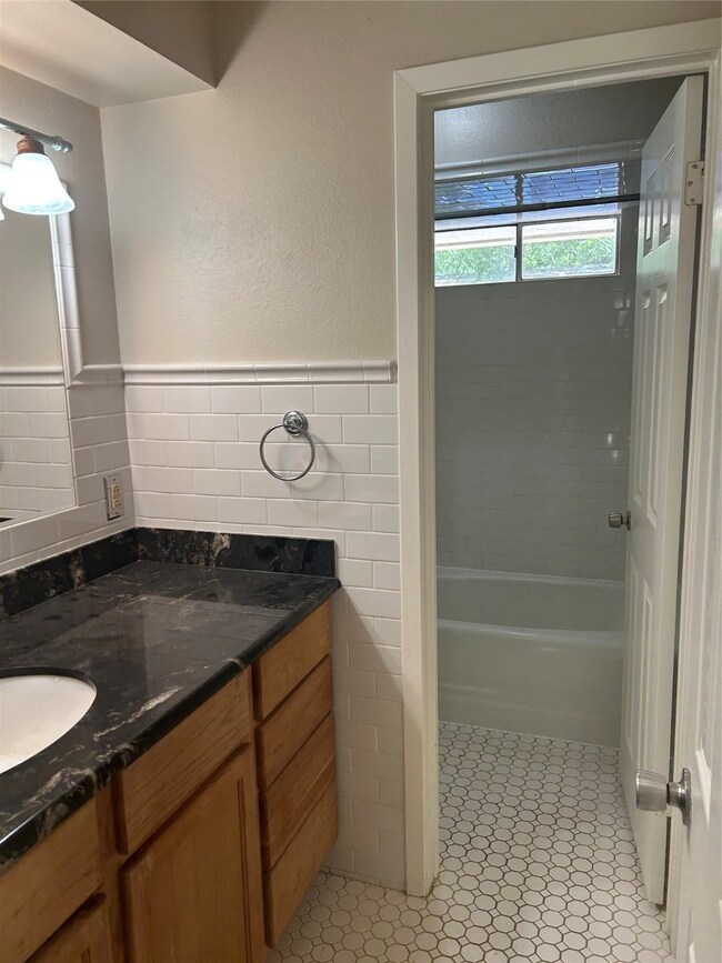 206 Sunnyview Ave unit B, Friendswood, TX 77546 - photo 6